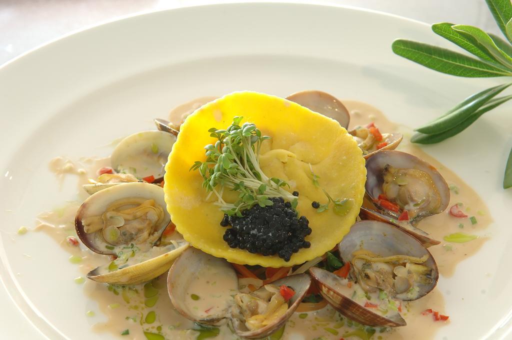Fortina Spa Resort スリーマ エクステリア 写真 Clam chowder with caviar