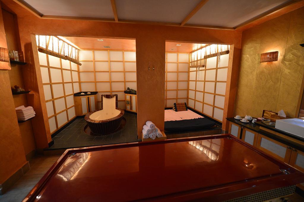 Fortina Spa Resort スリーマ エクステリア 写真 A private onsen