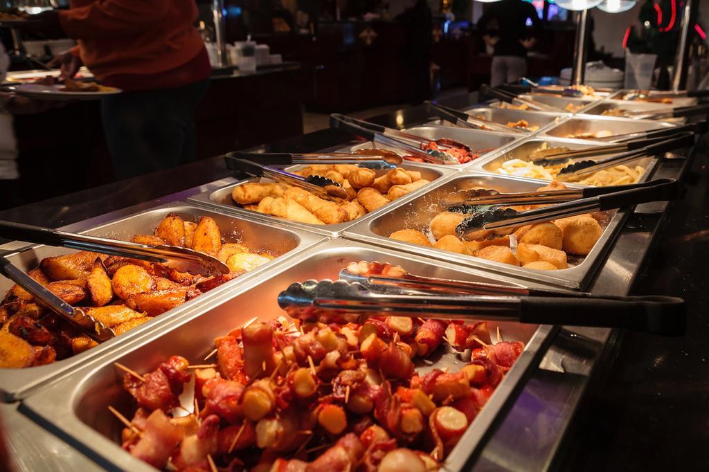 Fortina Spa Resort スリーマ エクステリア 写真 A chafing dish buffet