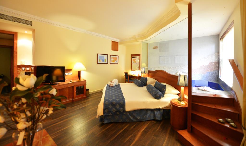 Fortina Spa Resort スリーマ エクステリア 写真 A room at the hotel