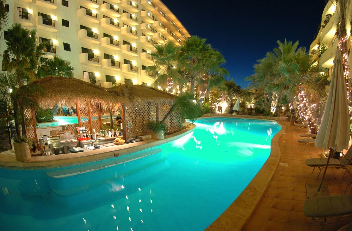 Fortina Spa Resort スリーマ エクステリア 写真 The pool at the Hilton Sharm El Sheikh