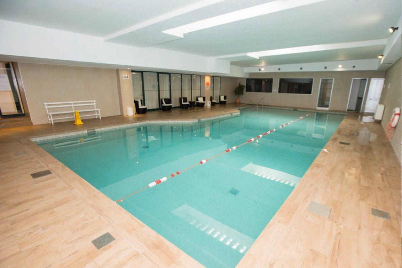 Fortina Spa Resort スリーマ エクステリア 写真 The swimming pool at the hotel