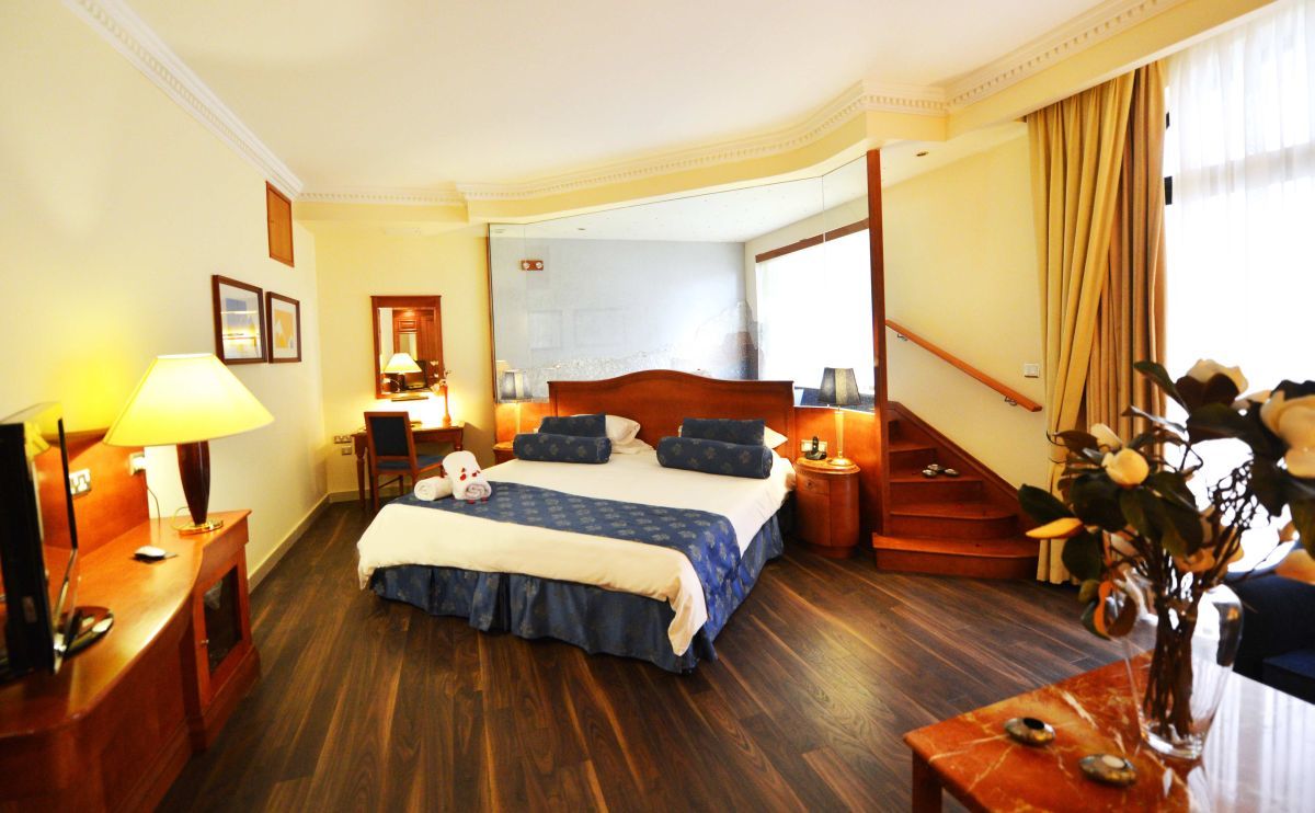 Fortina Spa Resort スリーマ エクステリア 写真 A suite at the hotel