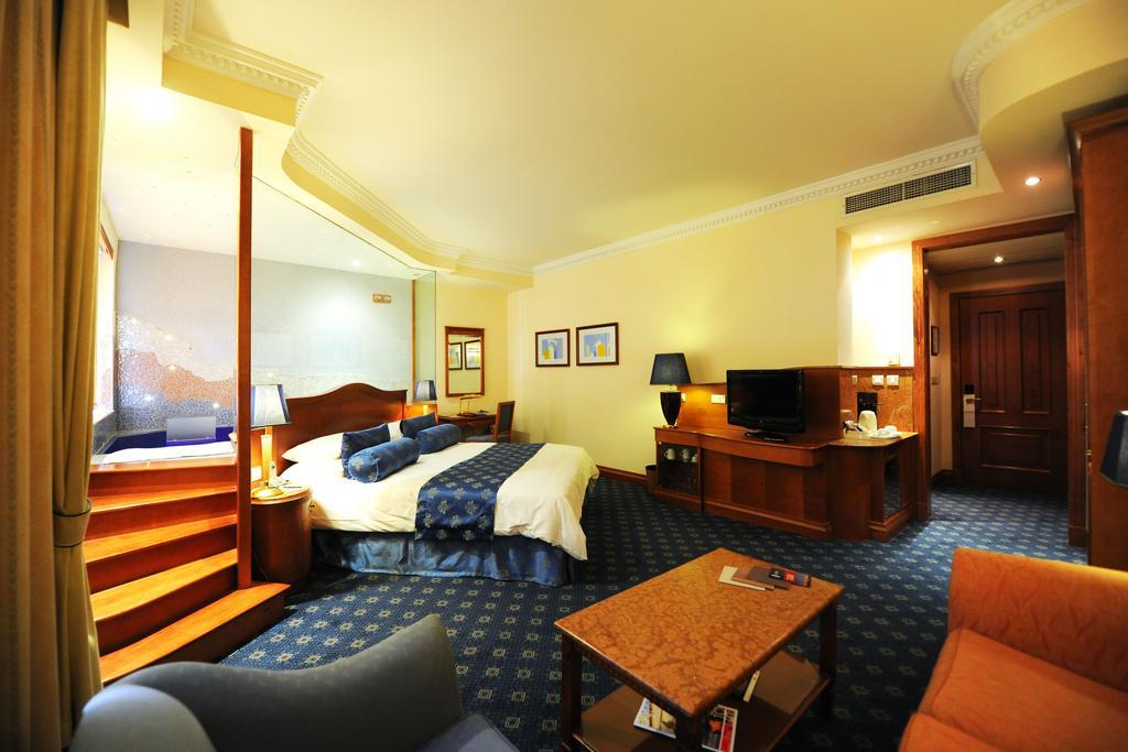 Fortina Spa Resort スリーマ エクステリア 写真 A room at the hotel