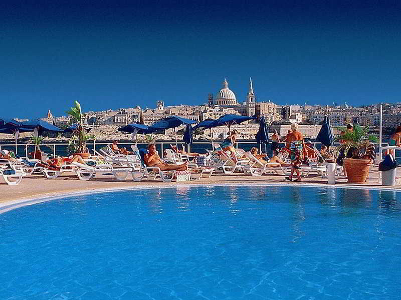 Fortina Spa Resort スリーマ エクステリア 写真 View of the pool at the Westin St. George