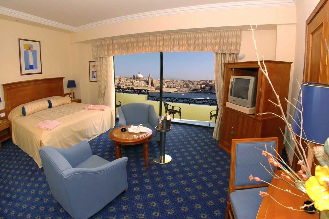 Fortina Spa Resort スリーマ エクステリア 写真 A room at the Phoenicia